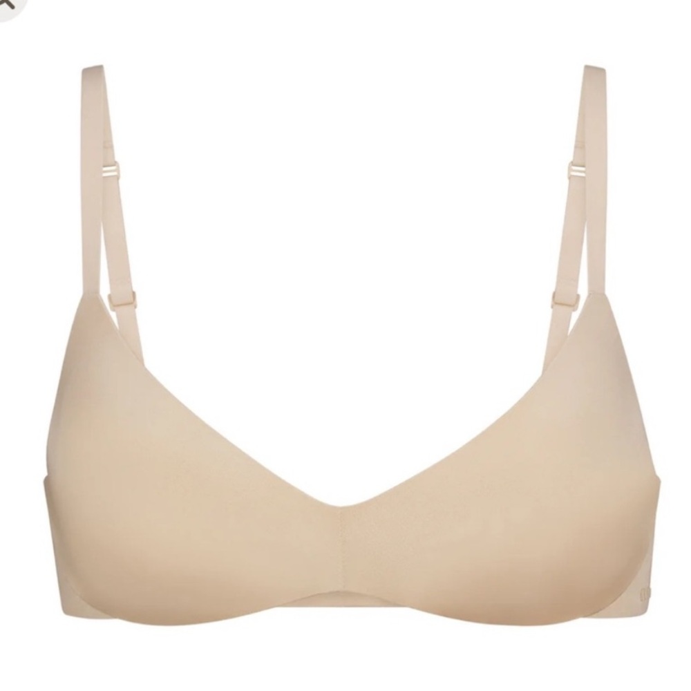 SKIMS Wireless Form Push Up Bra Sand